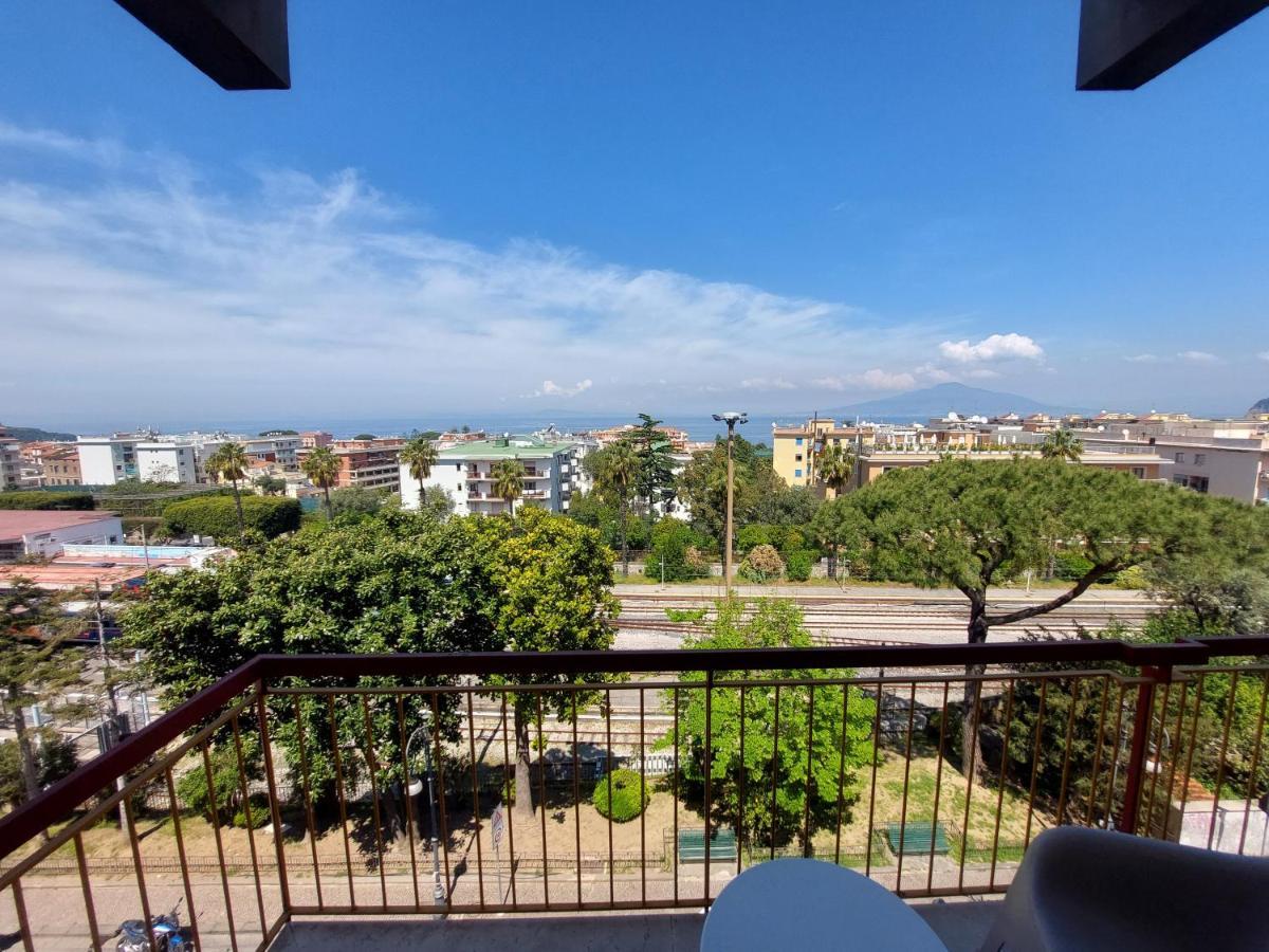 Mistral Luxury Suites Sorrent Exterior foto